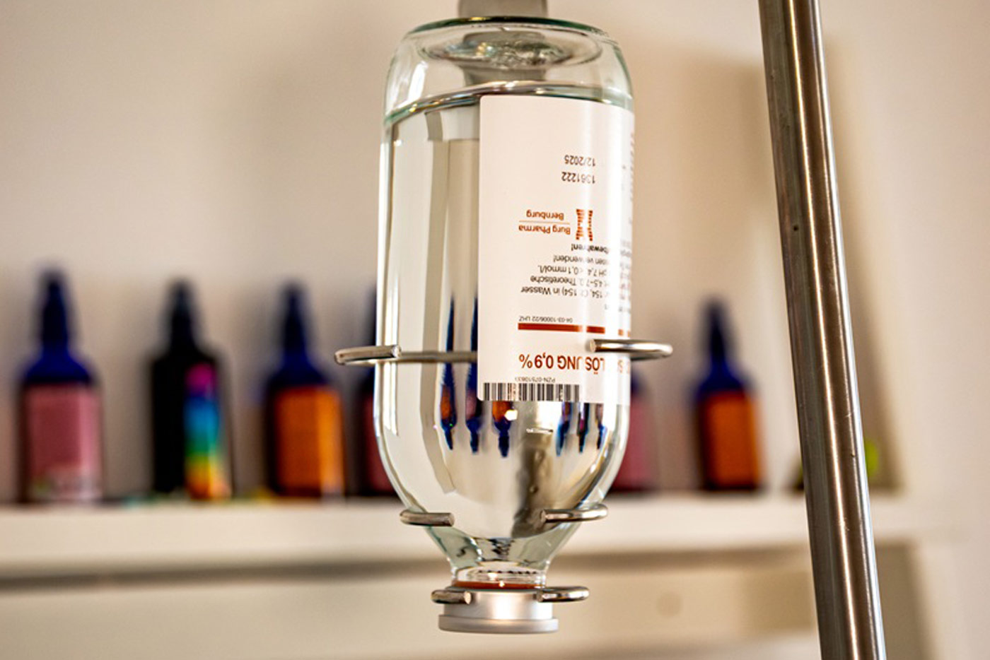 Infusionen-Therapie<br />
Hochdosierte Infusionen mit Vitamin C, B-Vitaminen und Aminosäuren zur Unterstützung von Nerven und Immunsystem.